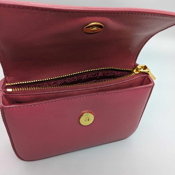 Prada - Picture 4 of 12